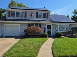 26 Grove Ave, Rochelle Park, NJ 07662