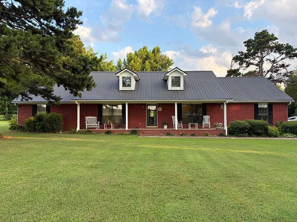 230 Summerglow Rd, Russellville, AR 72802