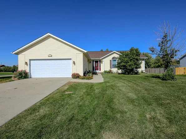 1017 Cherokee St, Nevada, IA 50201