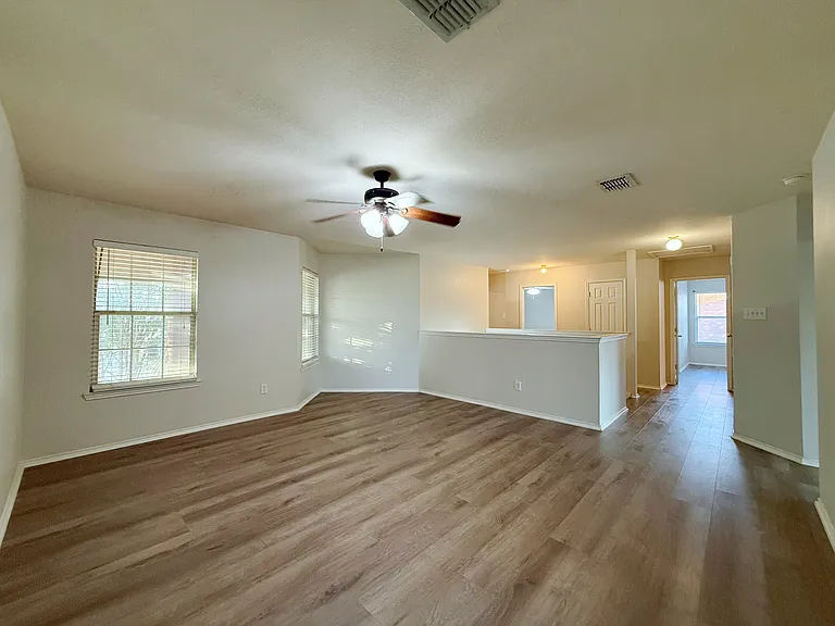 1916 Silver Leaf Dr — Photo 27