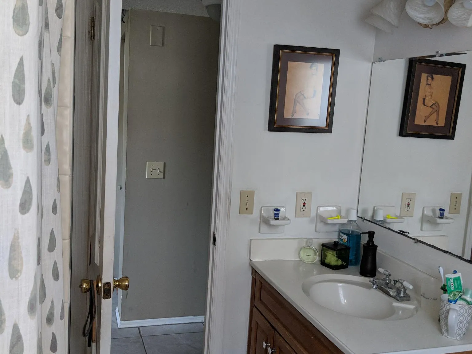 3 bed, 1200 sqft, $2,400 — Photo 4