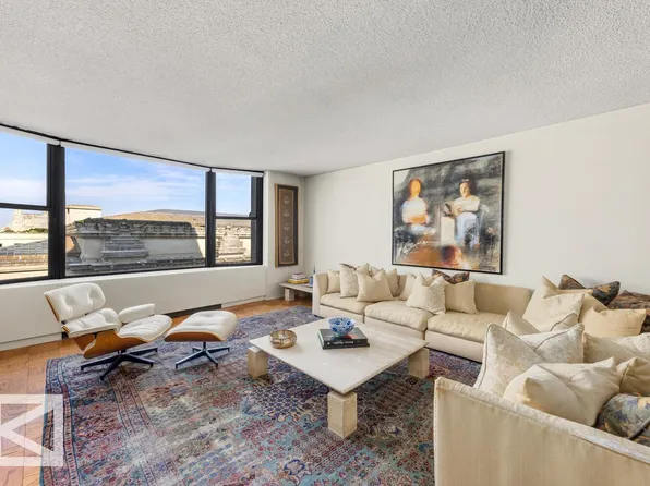 1001 Fifth Avenue image 2 of 13