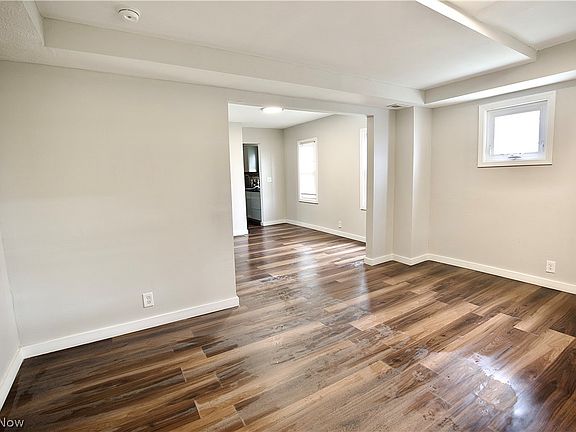 5th image of 3097 W 106th St