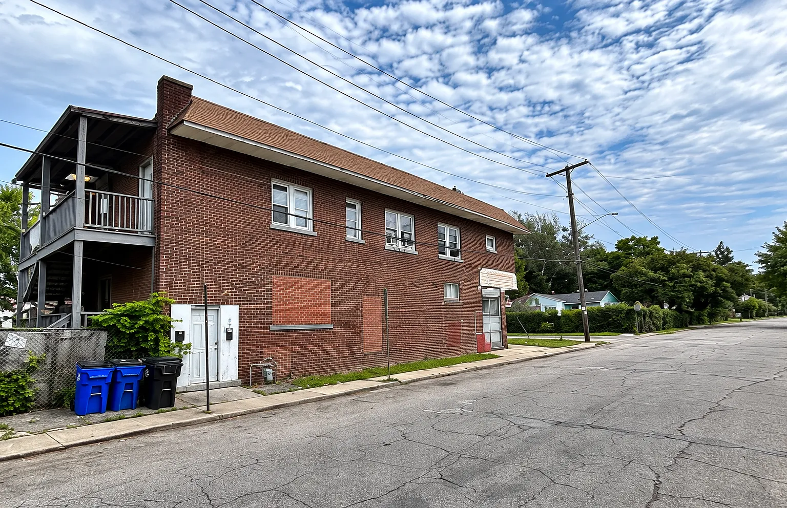 3 bed, $950 — Photo 1