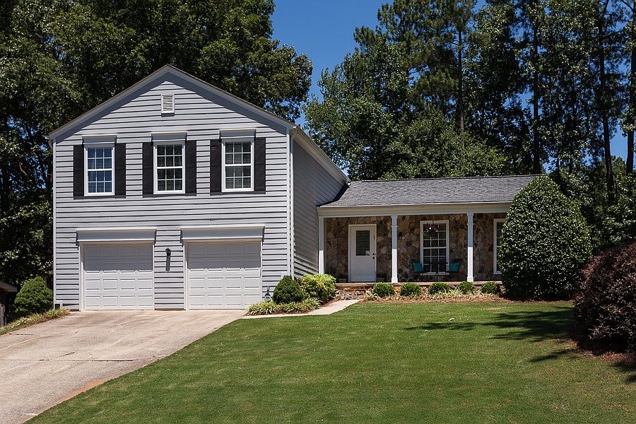 1st image of 395 Barrington Dr E
