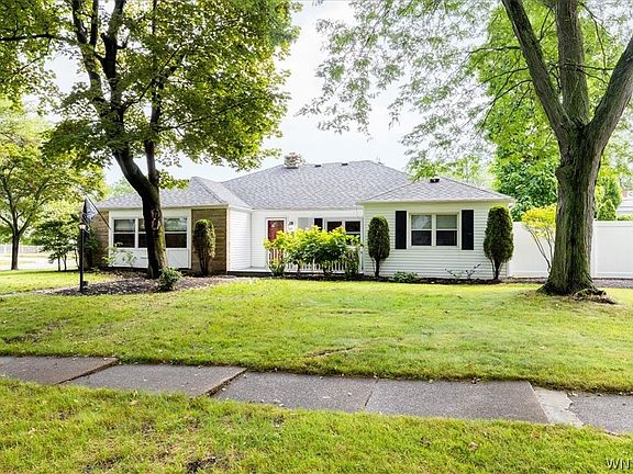 3rd image of 420 Brantwood Rd