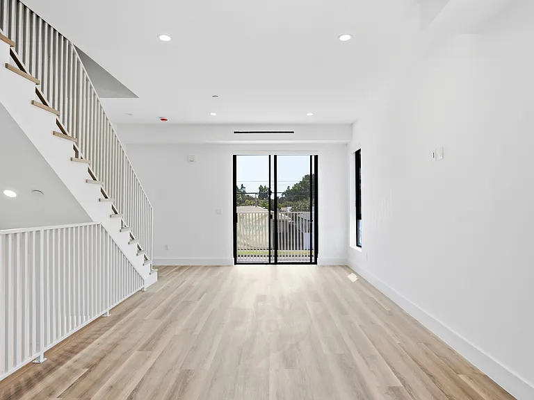5821 Kester Ave — Photo 6