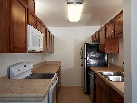 4th image of 1811 S Bentley Ave APT 302