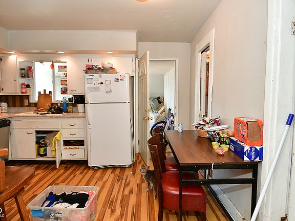 4th image of 1321 W Oliver Ave