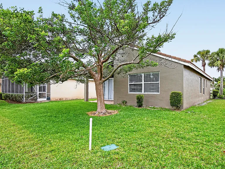671 NW Stanford Ln — Photo 21