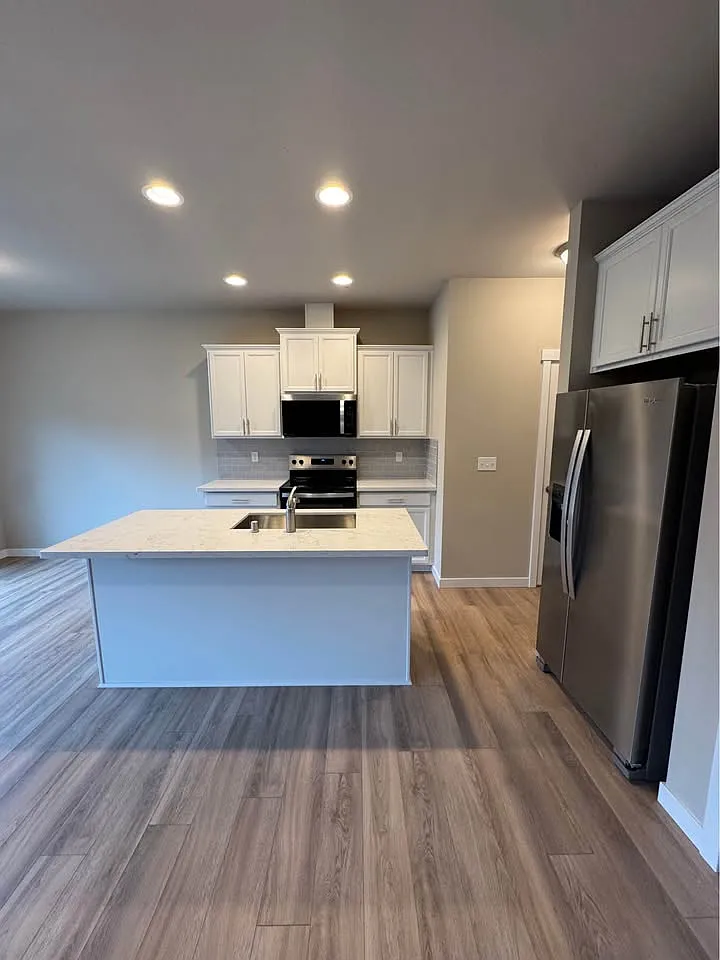 3 bed, 2.5 bath, 1498 sqft, $2,550 — Photo 3