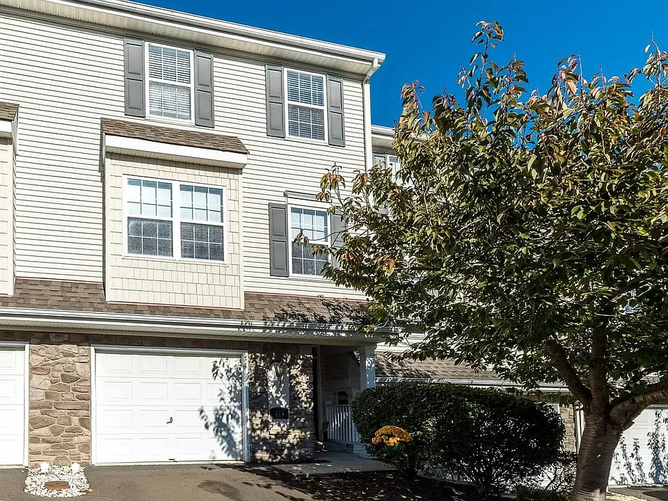 411 Fort Hill Cir #411