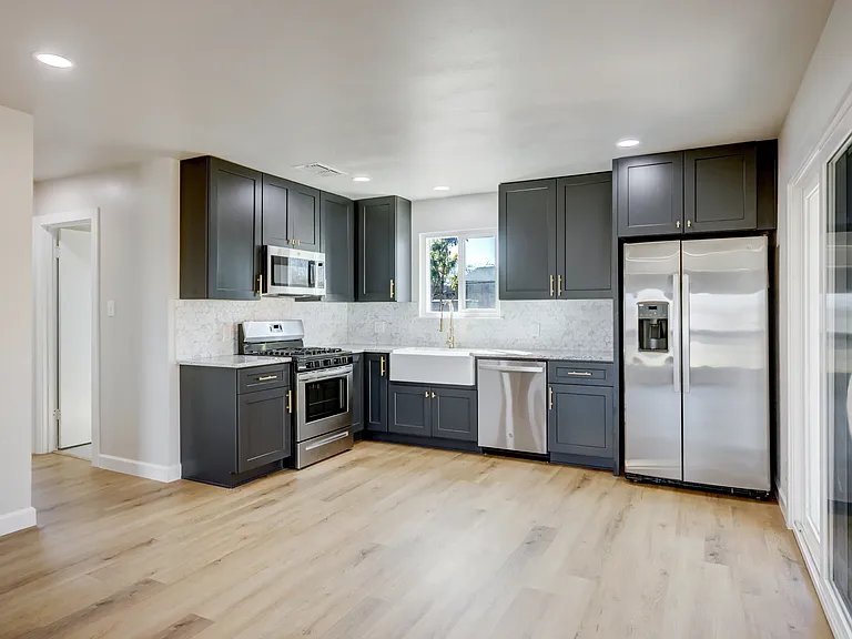 511 Arbor Ln — Photo 9