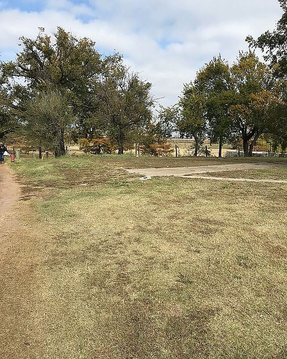 2nd image of 900 S Youngs Blvd