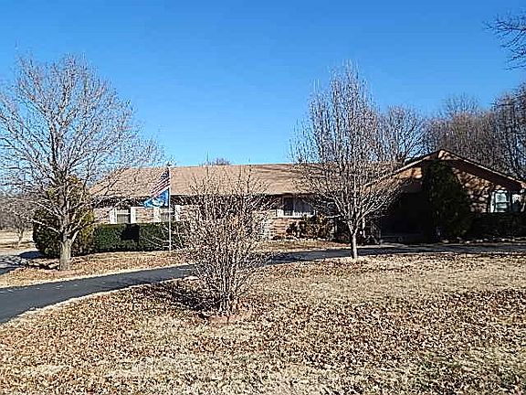2nd image of 3004 Cathlinda Dr