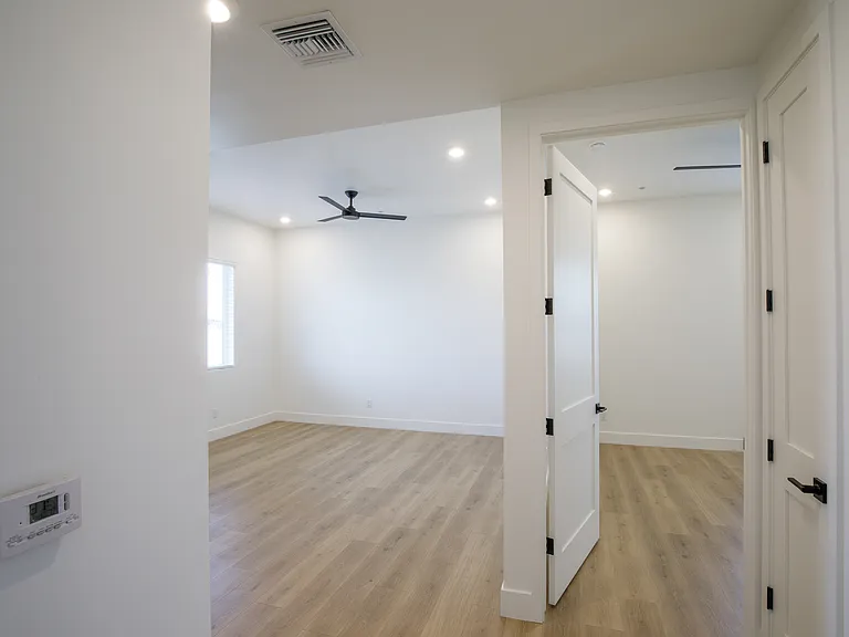 1580 W Garfield St — Photo 26
