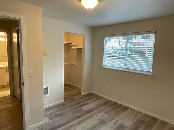 4th image of 1619 127th Ave NE #0