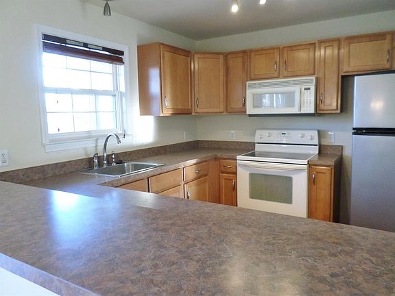 4th image of 3044 Barclay Way