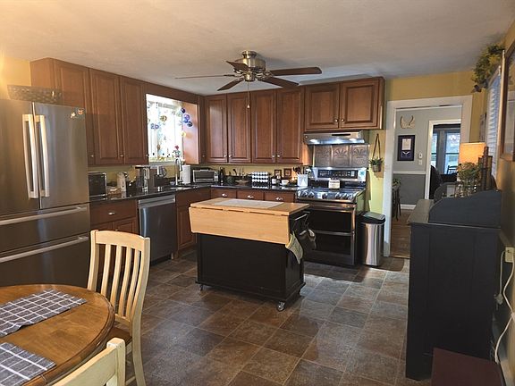 3rd image of 141 Westview Rd