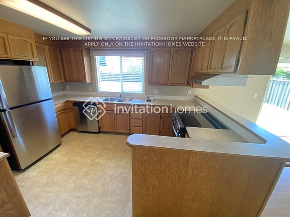 4th image of 4912 32nd St NE