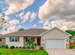 5018 Roneta Ln, Manitowoc, WI 54220