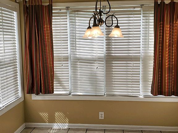 4th image of 381 Pineland Pl