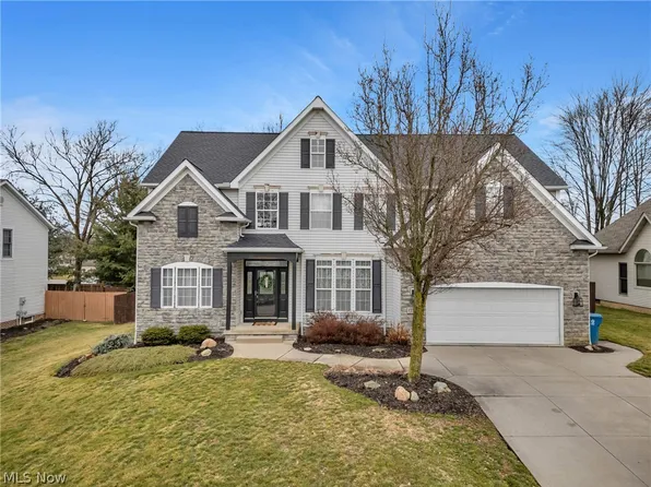 2921 Oakcrest Dr, Barberton, OH 44203