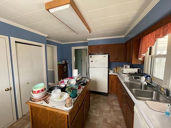 5th image of 440 N Green St