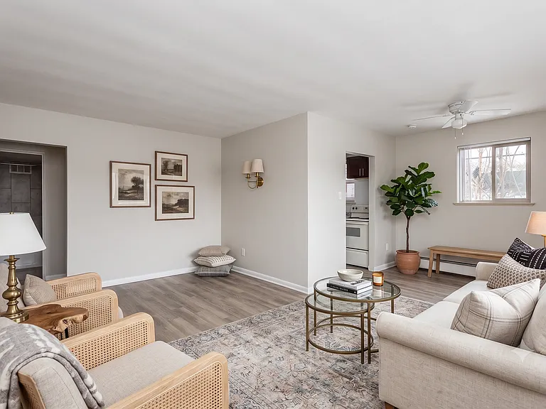 Jersey Apartments — Photo 15