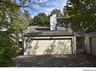 10 Country Pl, Springfield, IL 62703