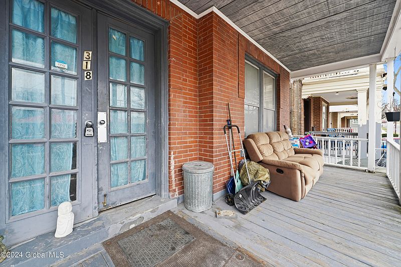 4th image of 318 Quail Street