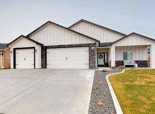8901 Sophie Rae Ct, Pasco, WA 99301