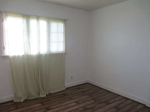 3rd image of 4193 Greenbush Ave
