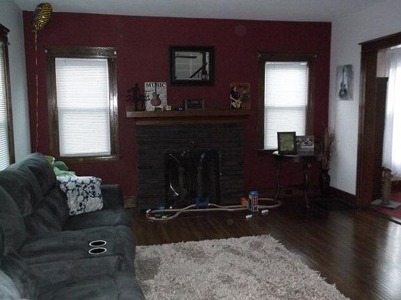 3rd image of 602 W Washington Ave