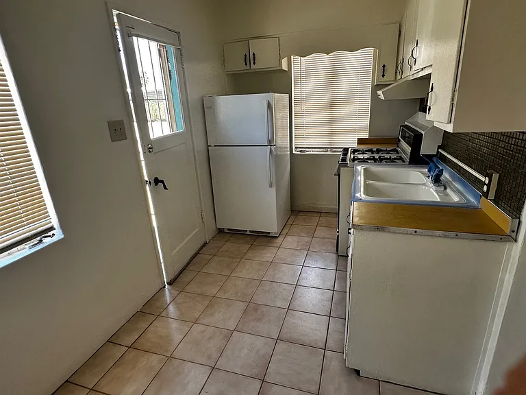 1320 N Richey Blvd — Photo 8