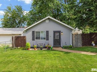 555 Dempsey St, Creve Coeur, IL 61610