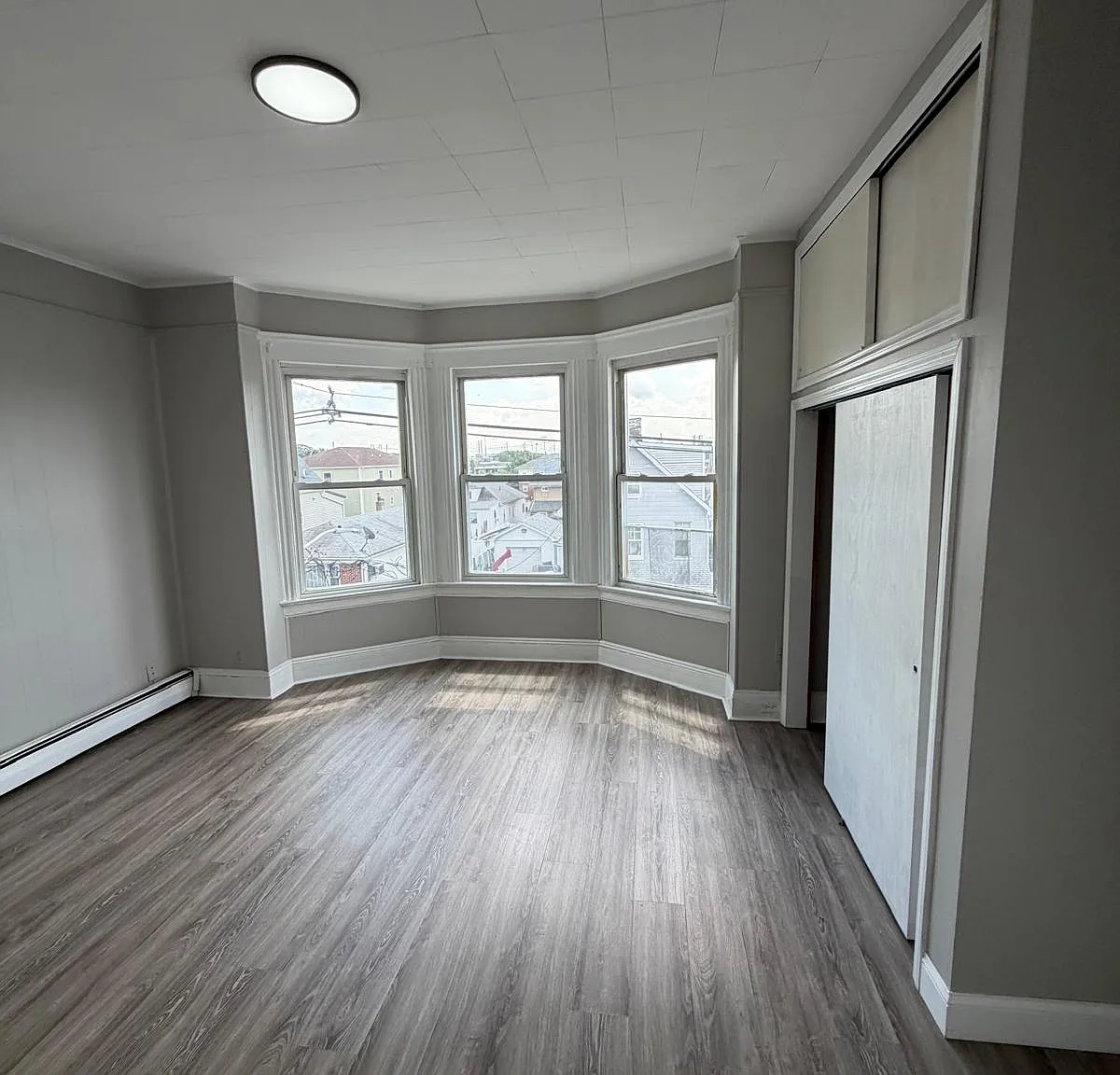 3 bed, $2,300 — Photo 2