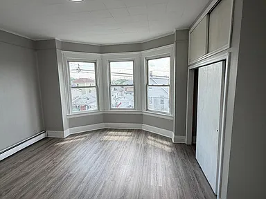 647 Montgomery St #3 — photo 3 of 7