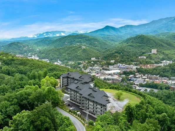 855 Campbell Lead Rd #208, Gatlinburg, TN 37738