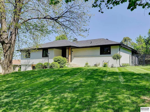 7078 Girard St, Omaha, NE 68152