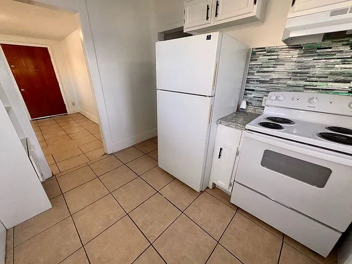 2330 S Ferncreek Ave #C — Photo 5