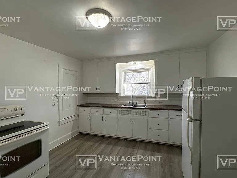 836 11th Ave — Photo 2