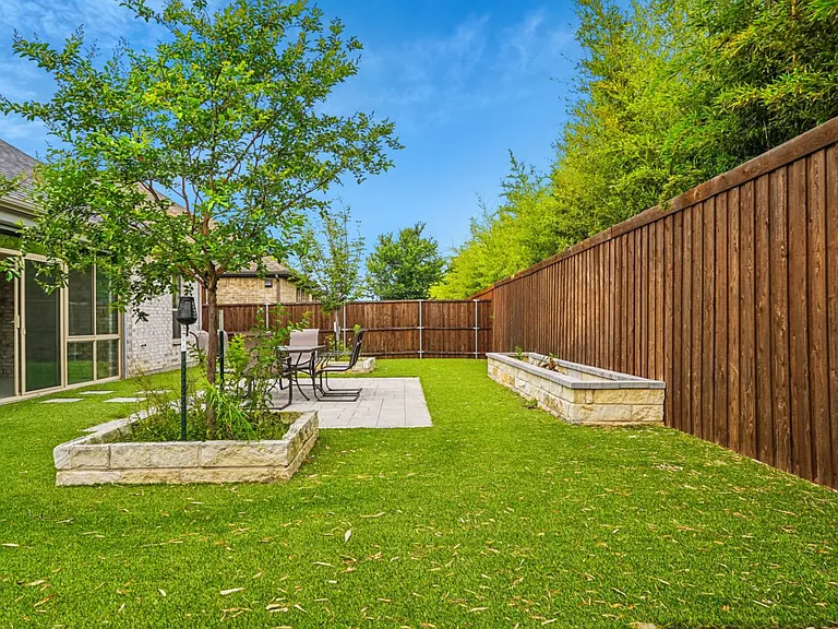 329 Magnolia St — Photo 38