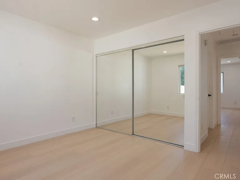 14605 Wyandotte St — Photo 14