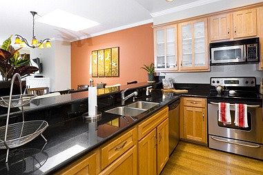3rd image of 1685 Oak St APT 301