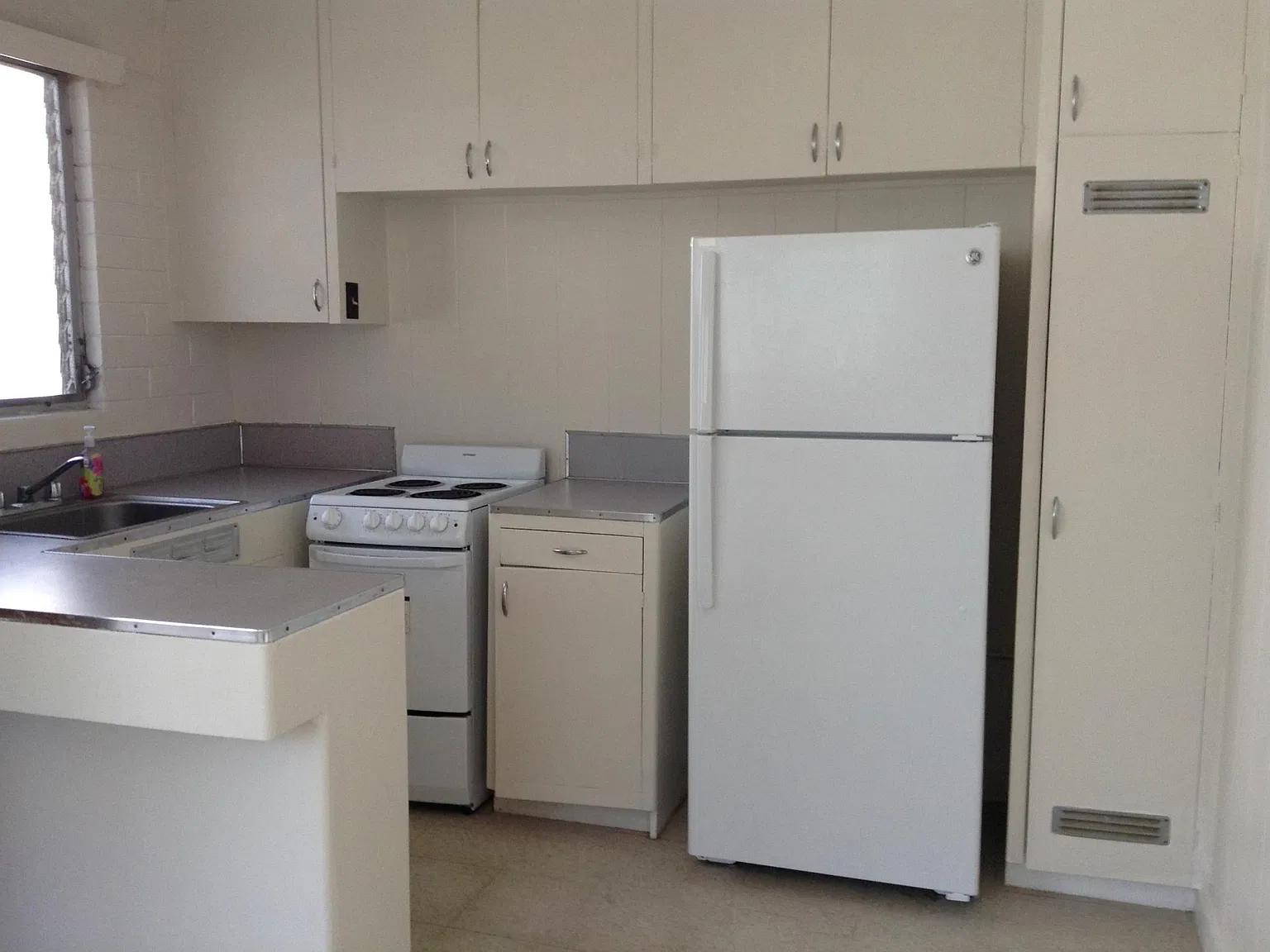 1238 Makaloa St — Photo 1