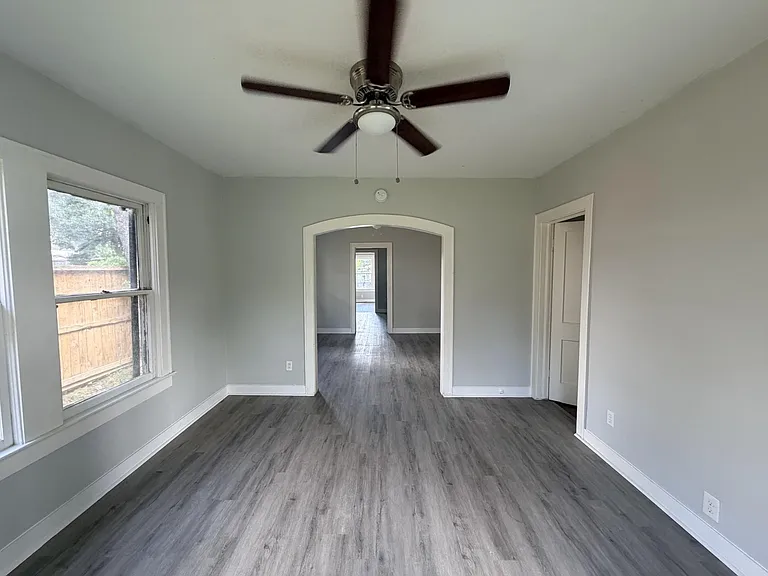 824 Curtin St — Photo 2