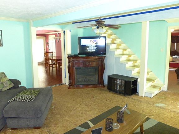 3rd image of 128 Sunny Ave