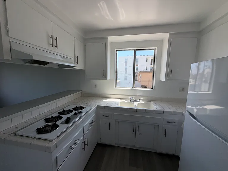 926 N Ardmore Ave #16 — Photo 9