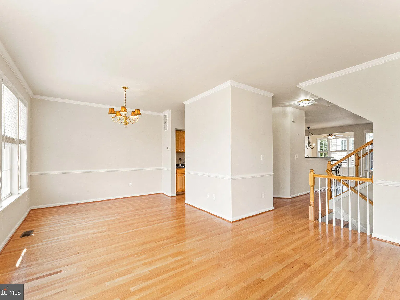 3 bed, 2.5 bath, 2468 sqft, $3,200 — Photo 4